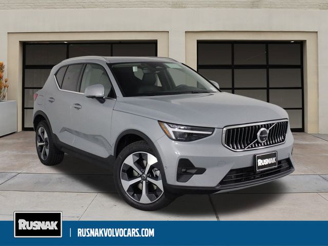 2025 Volvo XC40 Plus Bright Theme