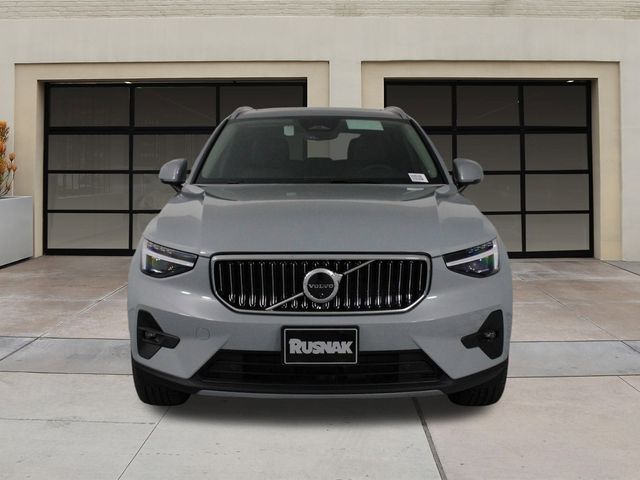 2025 Volvo XC40 Plus Bright Theme