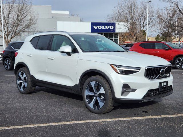 2025 Volvo XC40 Plus Bright Theme