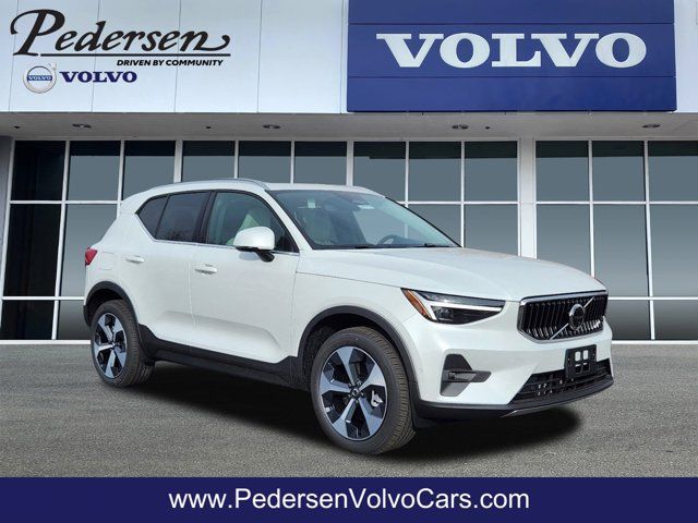 2025 Volvo XC40 Plus Bright Theme