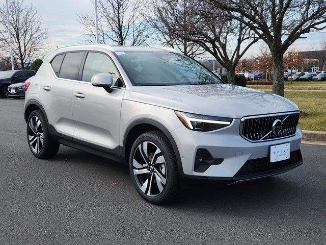 2025 Volvo XC40 Plus Bright Theme