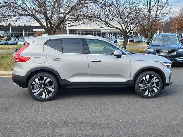 2025 Volvo XC40 Plus Bright Theme