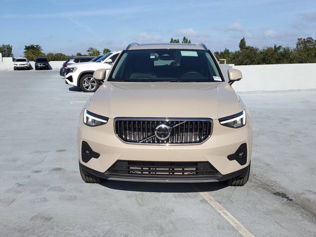 2025 Volvo XC40 Plus Bright Theme