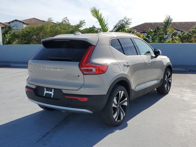 2025 Volvo XC40 Plus Bright Theme