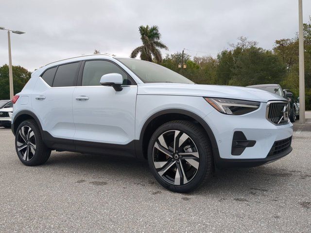 2025 Volvo XC40 Plus Bright Theme