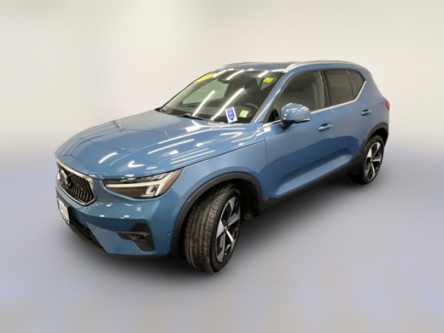 2025 Volvo XC40 Plus Bright Theme