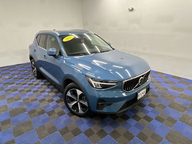 2025 Volvo XC40 Plus Bright Theme
