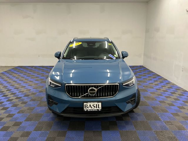 2025 Volvo XC40 Plus Bright Theme
