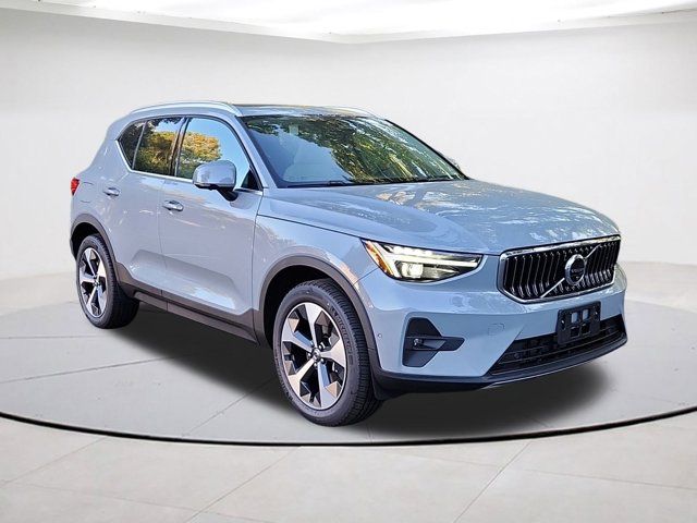 2025 Volvo XC40 Plus Bright Theme