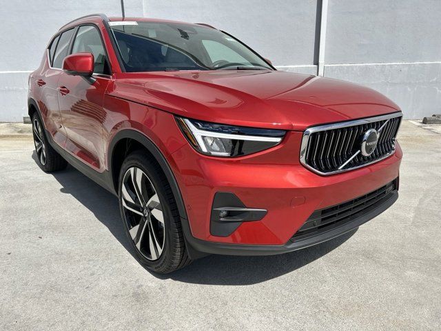 2025 Volvo XC40 Plus Bright Theme