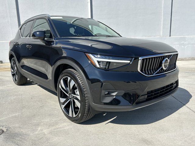 2025 Volvo XC40 Plus Bright Theme