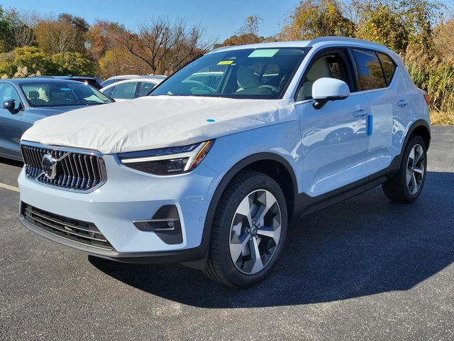 2025 Volvo XC40 Plus Bright Theme