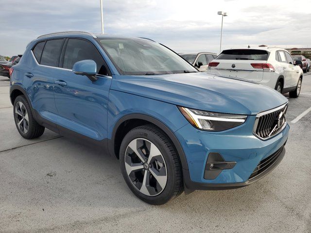 2025 Volvo XC40 Plus Bright Theme