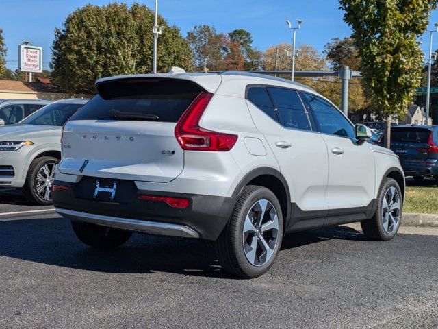 2025 Volvo XC40 Plus Bright Theme