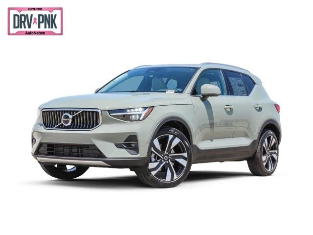 2025 Volvo XC40 Plus Bright Theme