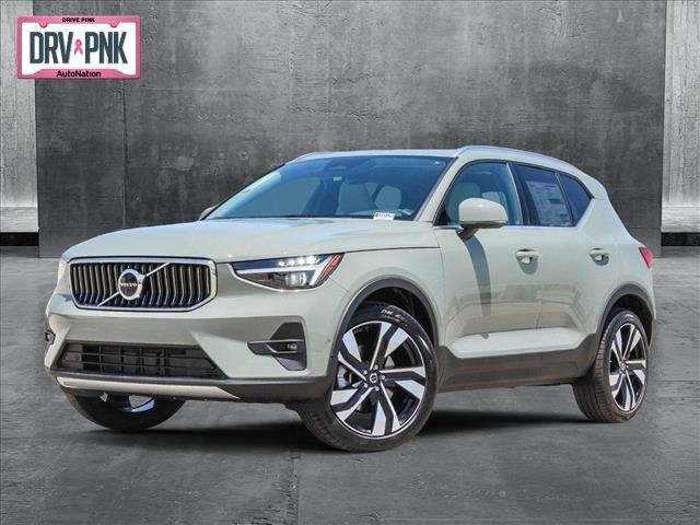 2025 Volvo XC40 Plus Bright Theme