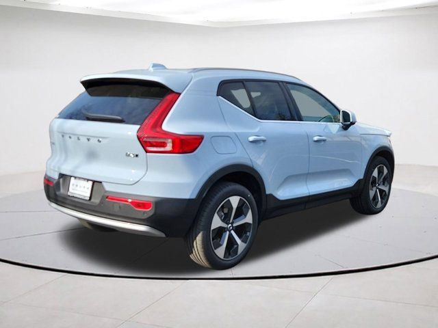 2025 Volvo XC40 Plus Bright Theme