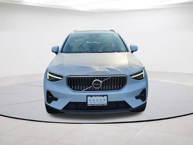 2025 Volvo XC40 Plus Bright Theme