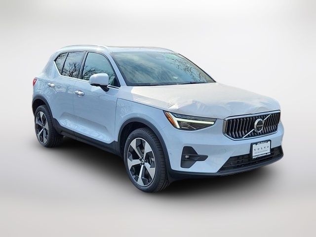 2025 Volvo XC40 Plus Bright Theme