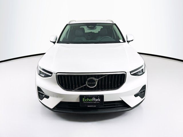 2025 Volvo XC40 Plus Bright Theme