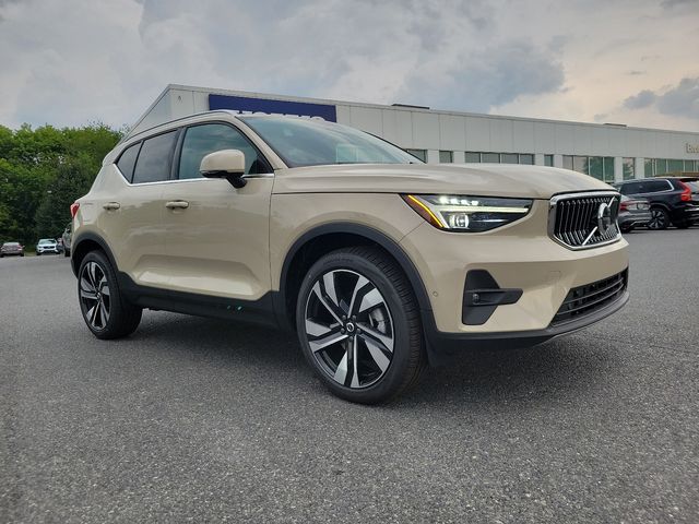 2025 Volvo XC40 Plus Bright Theme