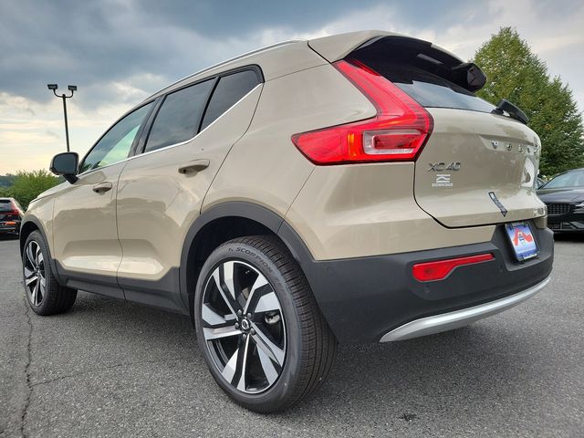 2025 Volvo XC40 Plus Bright Theme