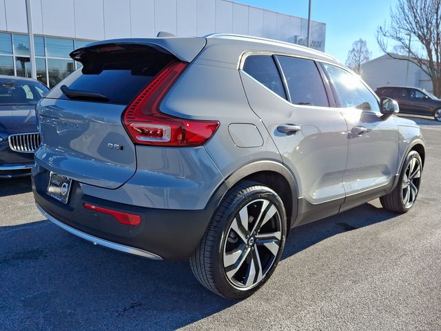 2025 Volvo XC40 Plus Bright Theme