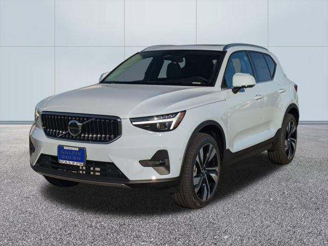 2025 Volvo XC40 Plus Bright Theme