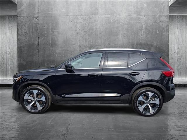 2025 Volvo XC40 Plus Bright Theme