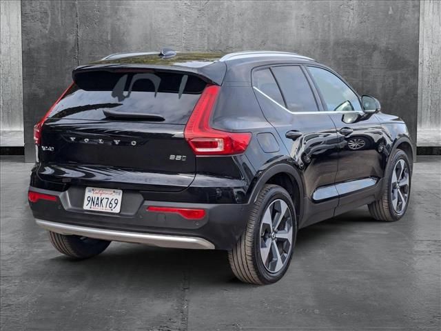 2025 Volvo XC40 Plus Bright Theme