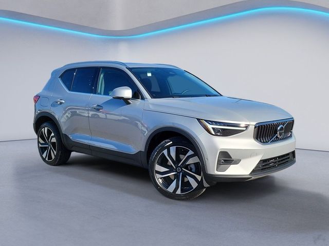 2025 Volvo XC40 Plus Bright Theme