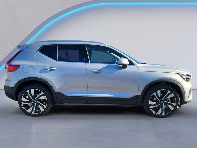 2025 Volvo XC40 Plus Bright Theme