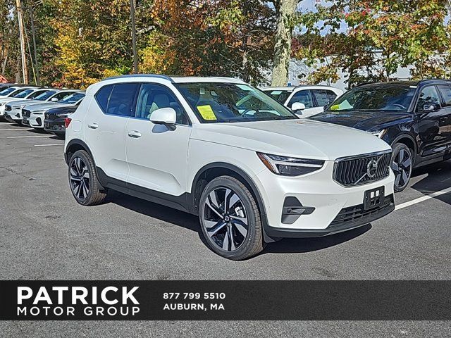 2025 Volvo XC40 Plus Bright Theme