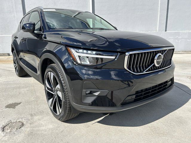 2025 Volvo XC40 Plus Bright Theme