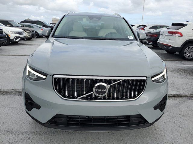 2025 Volvo XC40 Plus Bright Theme