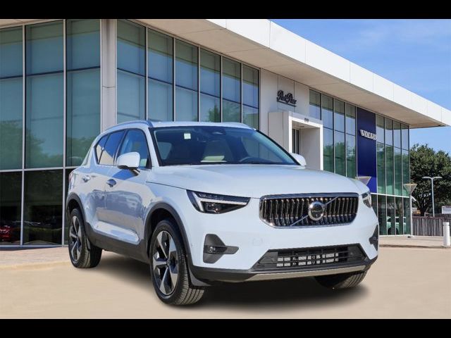 2025 Volvo XC40 Plus Bright Theme