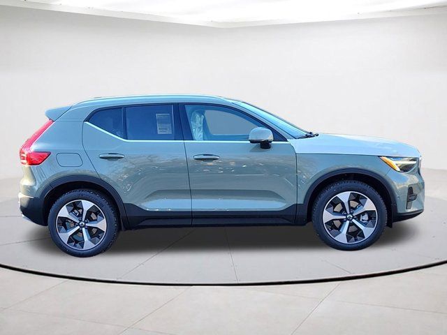 2025 Volvo XC40 Plus Bright Theme