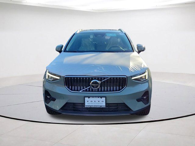 2025 Volvo XC40 Plus Bright Theme