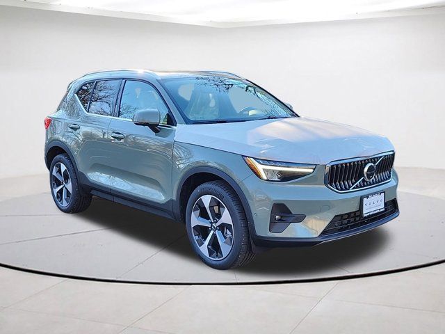 2025 Volvo XC40 Plus Bright Theme