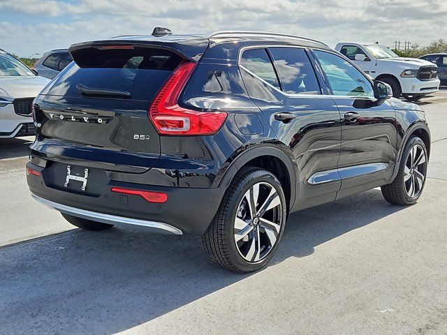 2025 Volvo XC40 Plus Bright Theme