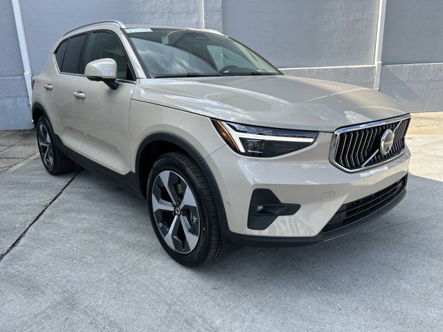 2025 Volvo XC40 Plus Bright Theme