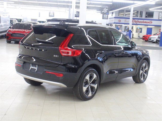 2025 Volvo XC40 Plus Bright Theme