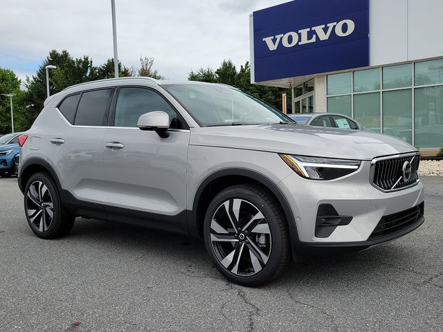 2025 Volvo XC40 Plus Bright Theme