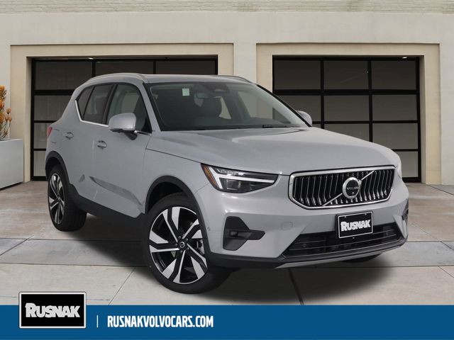 2025 Volvo XC40 Plus Bright Theme