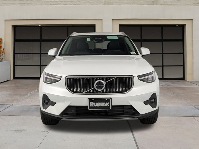 2025 Volvo XC40 Plus Bright Theme