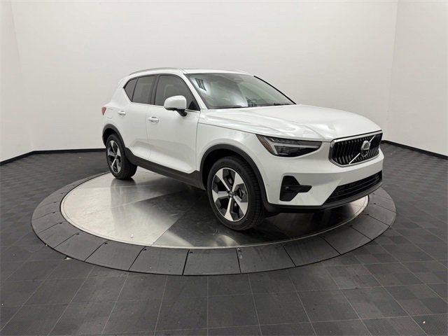 2025 Volvo XC40 Plus Bright Theme