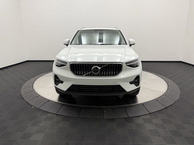 2025 Volvo XC40 Plus Bright Theme