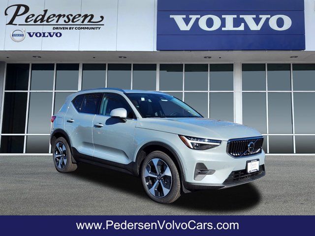 2025 Volvo XC40 Plus Bright Theme