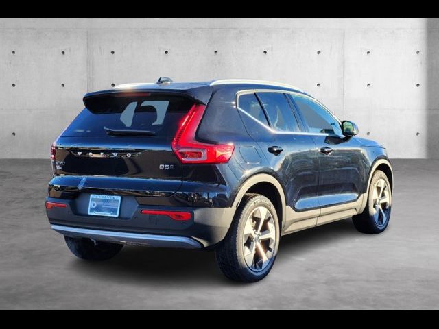 2025 Volvo XC40 Plus Bright Theme