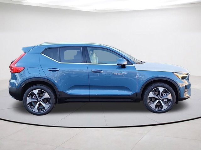 2025 Volvo XC40 Plus Bright Theme